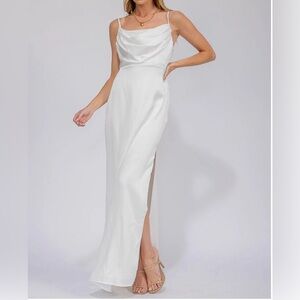 Elegant White Sleeveless Dress